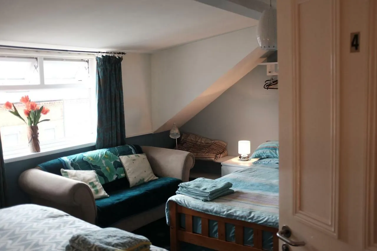 Namaste Lodge Belfast 0*,  Regno Unito